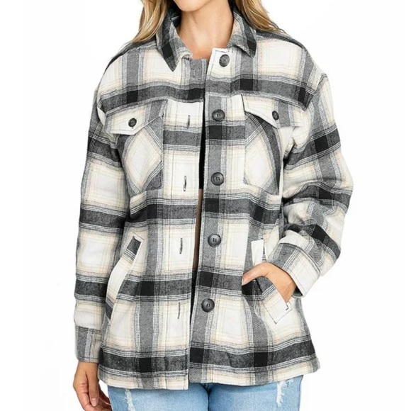 Love Tree Jackets & Blazers - NWT Love Tree Oversized Sherpa Shacket Size Large